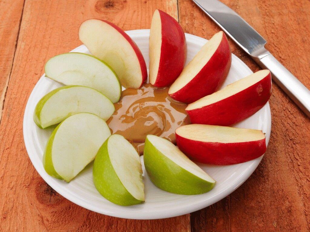 Apple slices served with creamy peanut butter, best gluten-free snack kids enjoy.