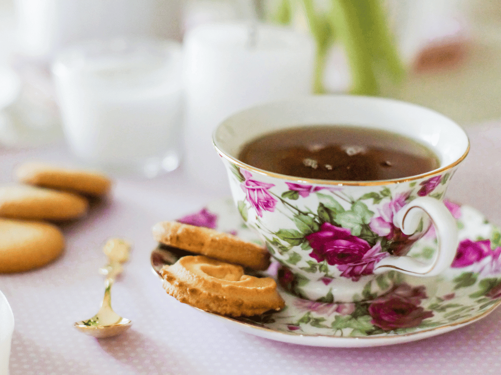 cup of tea with biscuit representing best english breakfast tea