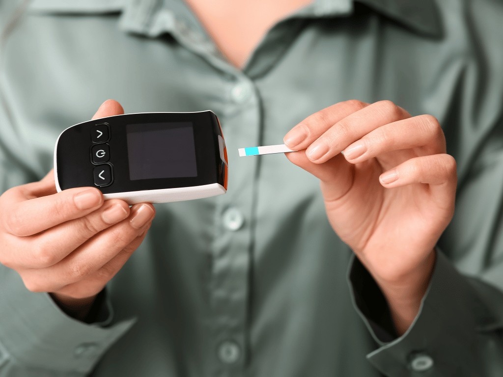 Person checking blood sugar shows intermittent fasting helps improve insulin sensitivity and metabolic health