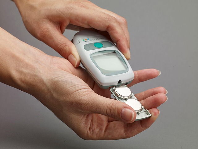 Person loading test strips into a glucose meter as Coke Zero and aspartame may influence diabetes risk.