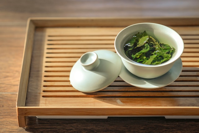 Green tea served in a teacup are anti inflammatory antioxidants recommended in the Galveston Diet