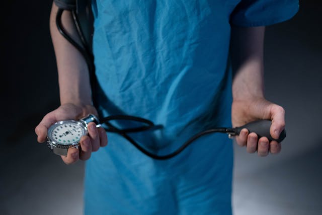 In many people with normal kidney function and normal blood pressure, the kidney can regulate.