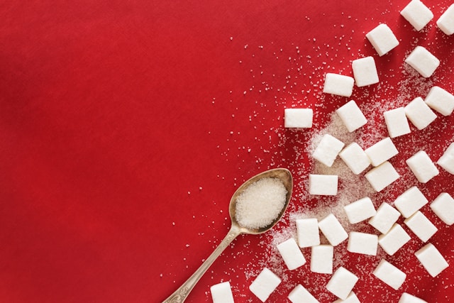 No, creatine does not break a fast. 1 scoop of pure creatine has 0 calories.