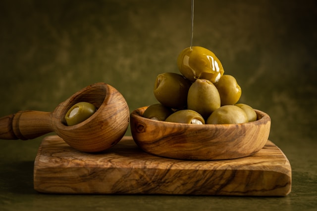 Extra virgin olive oil is generally considered the best olive oil for health benefits among the various olive oil grades. They should also have less than 0.8% free acidity and not have any sensory defects.