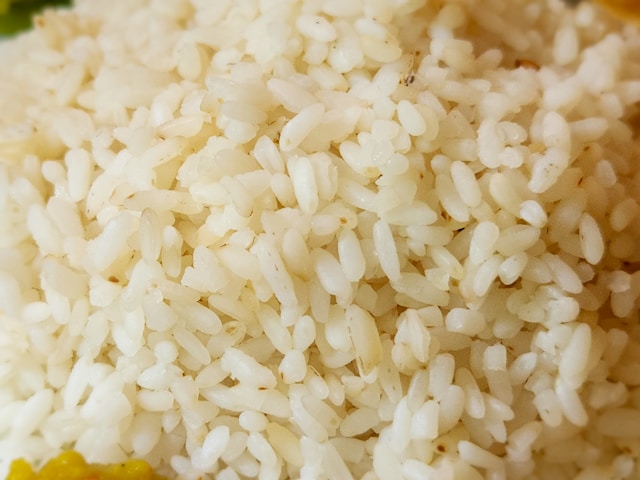 Refined grains such as white bread and white rice are suitable for the low residue diet