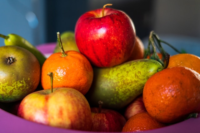 Apples and pears showed the largest association with reduced weight gain in the 24-year cohort analysis, at 1.24 lb less gain per daily serving over each 4-year interval. Best fruits for weight loss.