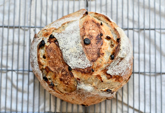 Sourdough bread can contain up to 75% fewer FODMAPs.